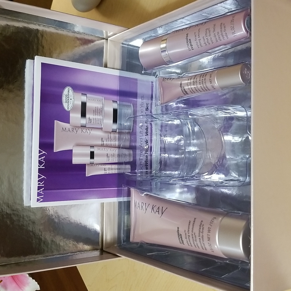 Time wise Repair Volu-firm Set (day and night cream not included)